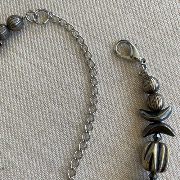 EUC Premier Designs “Eclectic” necklace in silver, grey, blackish tones - Picture 6 of 8
